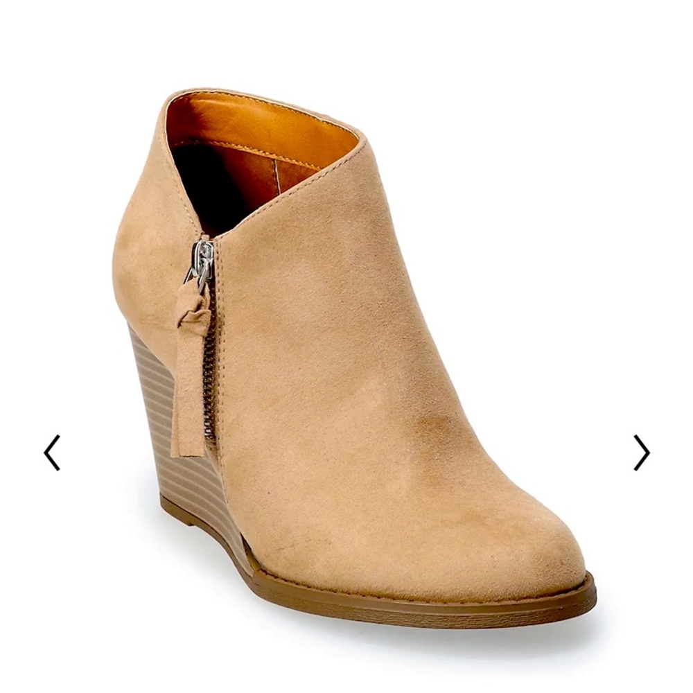 NEW** SO tan faux suede upper wedge bootie SIZE 7.5